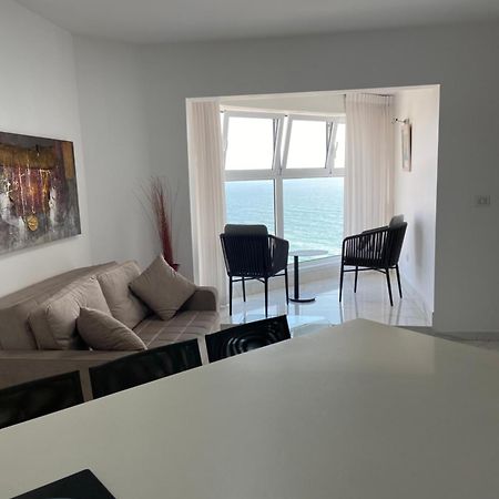 סוויטת אהבה מתוקה על הים-Sweet Love Suite On The Sea Bat Yam Exterior foto
