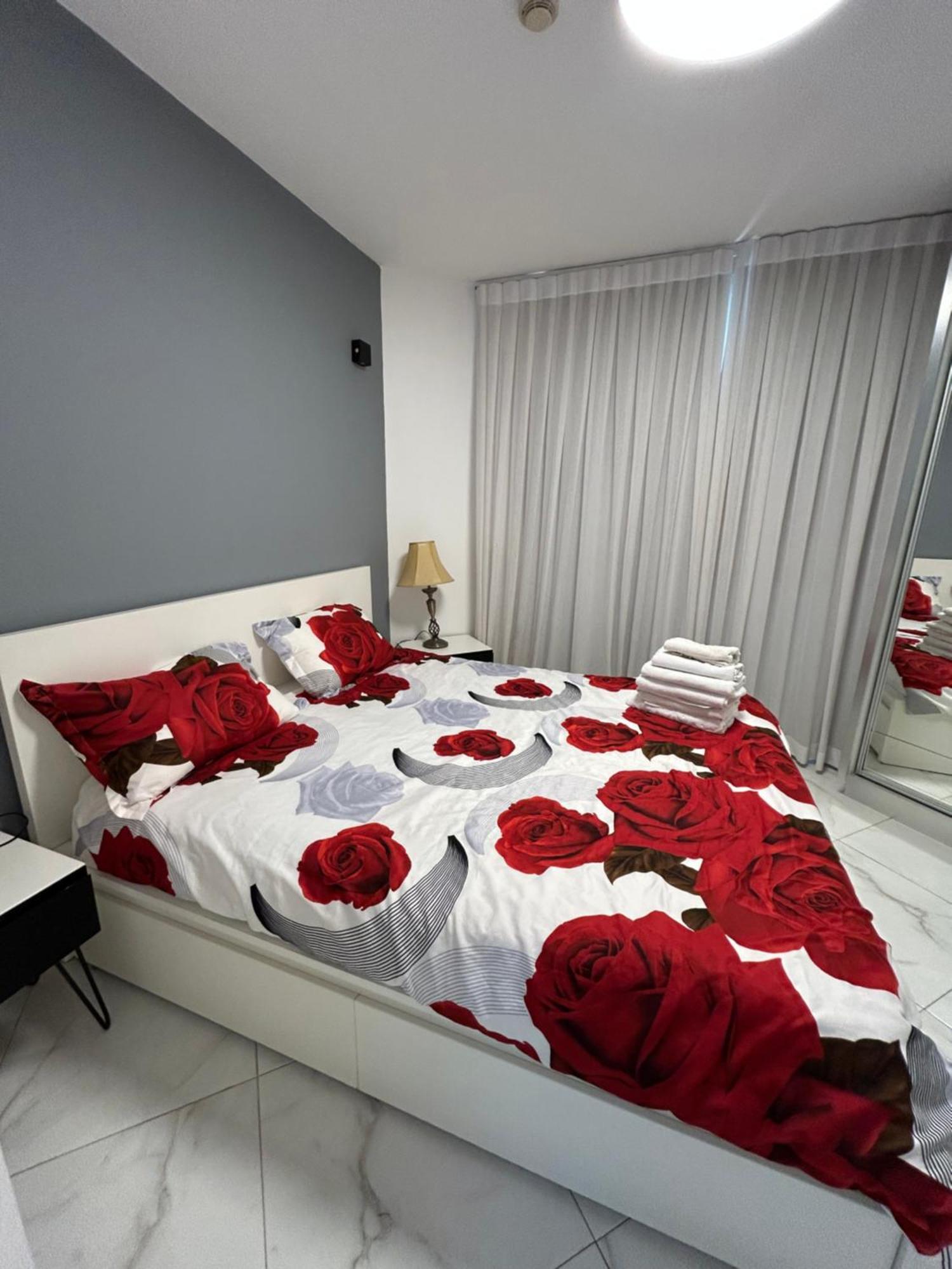 סוויטת אהבה מתוקה על הים-Sweet Love Suite On The Sea Bat Yam Exterior foto